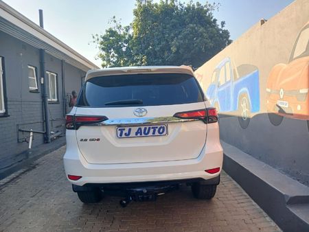 2021-Toyota-Fortuner-28-GD-6-Raised-Body-Auto_3