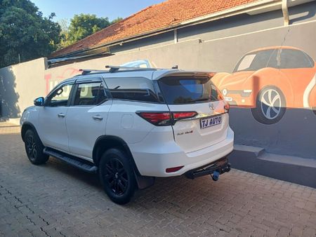 2021-Toyota-Fortuner-28-GD-6-Raised-Body-Auto_4