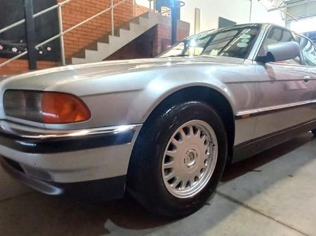 1998-BMW-7-Series-740i-Auto_3