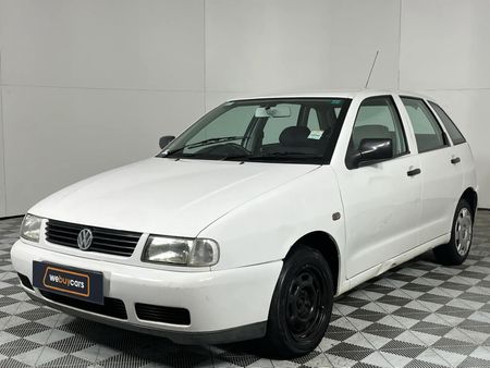 2002-Volkswagen-Polo-Playa-14_0