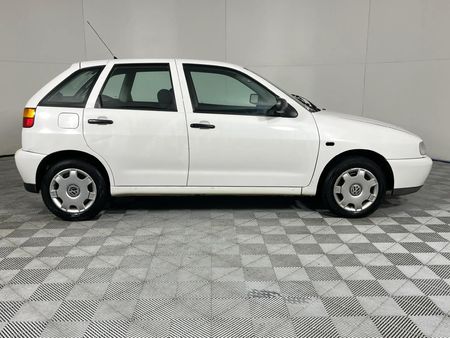 2002-Volkswagen-Polo-Playa-14_6