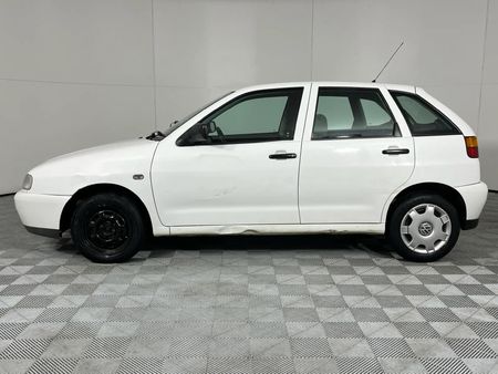 2002-Volkswagen-Polo-Playa-14_8