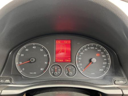2007-Volkswagen-Jetta-20-FSI-Sportline_9