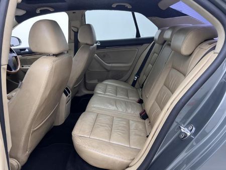 2007-Volkswagen-Jetta-20-FSI-Sportline_10
