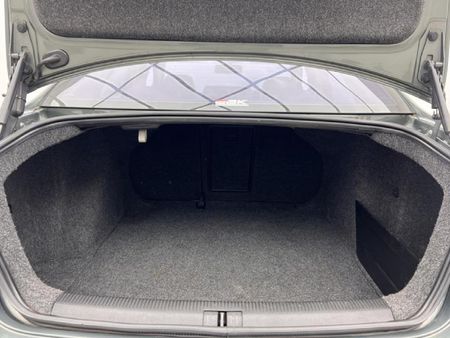 2007-Volkswagen-Jetta-20-FSI-Sportline_11