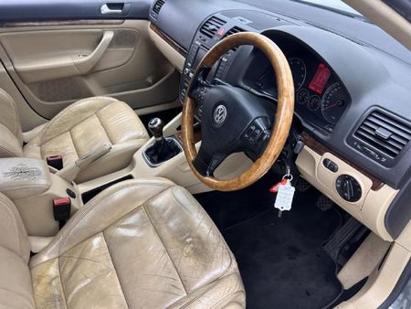 2007-Volkswagen-Jetta-20-FSI-Sportline_13