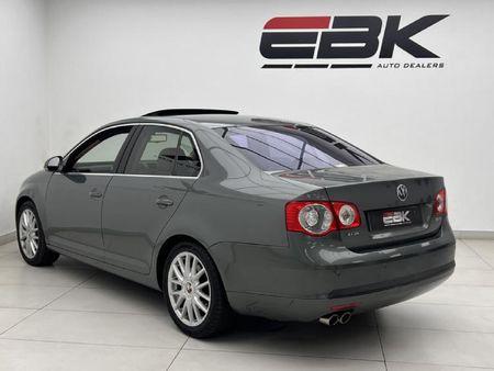 2007-Volkswagen-Jetta-20-FSI-Sportline_3