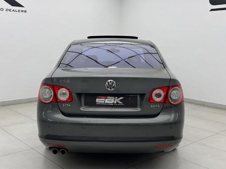 2007-Volkswagen-Jetta-20-FSI-Sportline_4