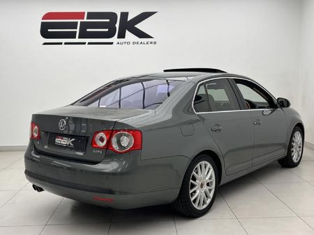 2007-Volkswagen-Jetta-20-FSI-Sportline_5