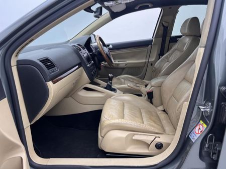 2007-Volkswagen-Jetta-20-FSI-Sportline_6