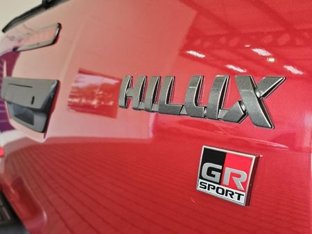 2022-Toyota-Hilux-28-GD-6-GR-S-4x4-Auto-Double-Cab_7