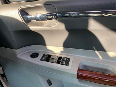 2006-Chrysler-300C-57-Hemi-V8-Auto_16