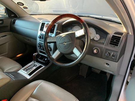 2006-Chrysler-300C-57-Hemi-V8-Auto_8