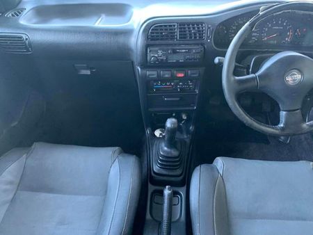 1993-Nissan-Sentra-200-STi_8