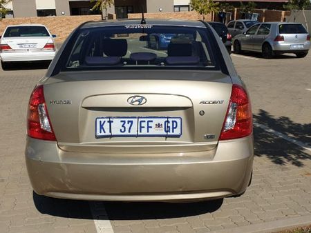 2009-Hyundai-Accent-16-GLS_2