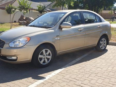 2009-Hyundai-Accent-16-GLS_3