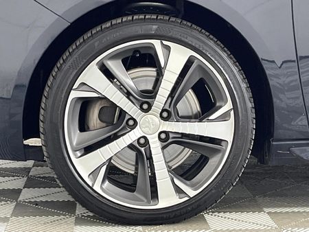 2016-Peugeot-308-16e-THP-GT-5-dr_4
