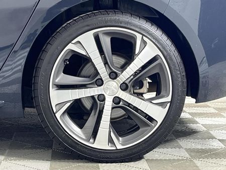 2016-Peugeot-308-16e-THP-GT-5-dr_6
