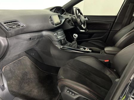 2016-Peugeot-308-16e-THP-GT-5-dr_8