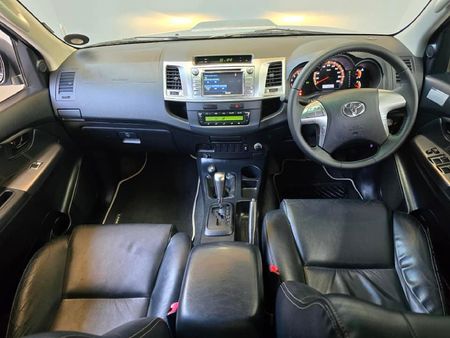2015-Toyota-Hilux-30-D-4D-Legend-45-4x4-Auto-Double-Cab_9