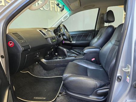 2015-Toyota-Hilux-30-D-4D-Legend-45-4x4-Auto-Double-Cab_10