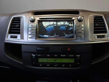 2015-Toyota-Hilux-30-D-4D-Legend-45-4x4-Auto-Double-Cab_13