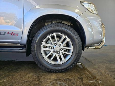2015-Toyota-Hilux-30-D-4D-Legend-45-4x4-Auto-Double-Cab_1
