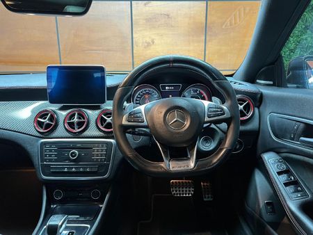 2015-Mercedes-AMG-CLA-45-AMG_10