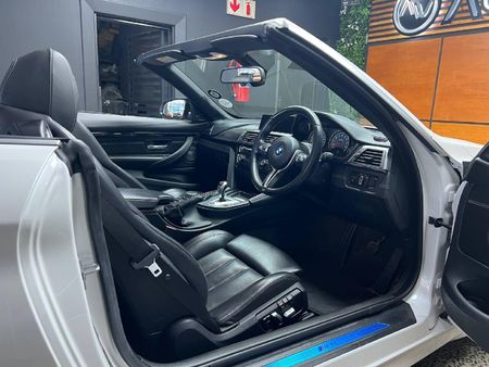 2016-BMW-M4-Convertible-Auto_5