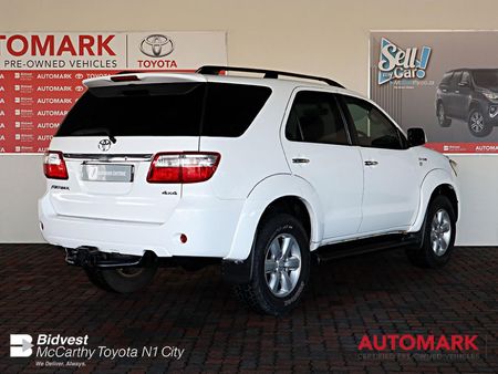 2010-Toyota-Fortuner-30-D-4D-Raised-Body-4x4_1