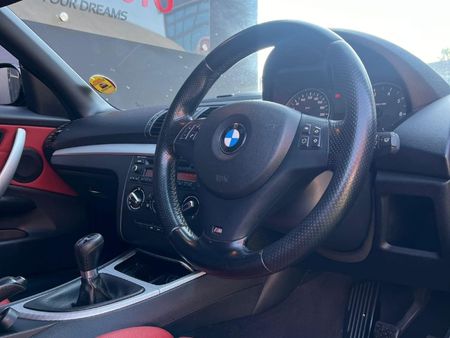 2010-BMW-1-Series-120i-Convertible-M-Sport_5