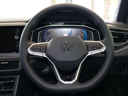 2024-Volkswagen-Polo-10-TSI-R-Line-Auto_10