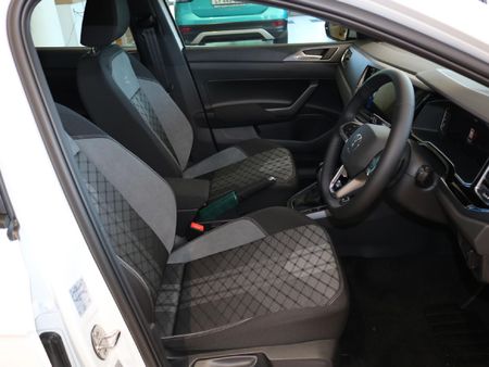 2024-Volkswagen-Polo-10-TSI-R-Line-Auto_8