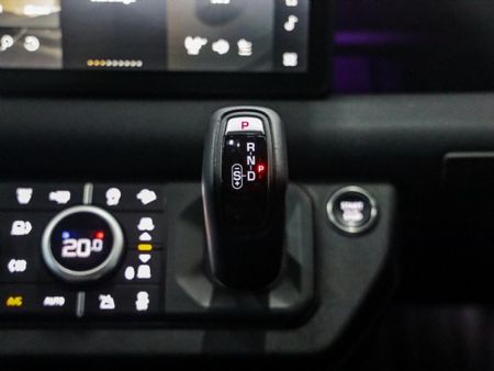 2023-Land-Rover-Defender-90-90-D300-SE-X-Dynamic-221kW_14