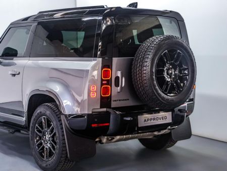 2023-Land-Rover-Defender-90-90-D300-SE-X-Dynamic-221kW_8