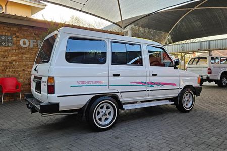 1999-Toyota-Venture-1800-64_10