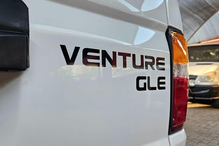 1999-Toyota-Venture-1800-64_11