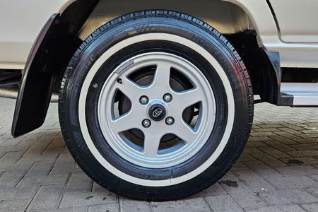 1999-Toyota-Venture-1800-64_14