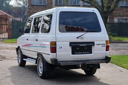 1999-Toyota-Venture-1800-64_1