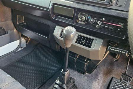 1999-Toyota-Venture-1800-64_20