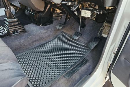1999-Toyota-Venture-1800-64_21