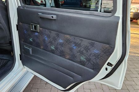 1999-Toyota-Venture-1800-64_25