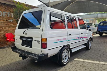 1999-Toyota-Venture-1800-64_3