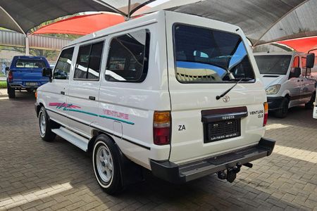 1999-Toyota-Venture-1800-64_5