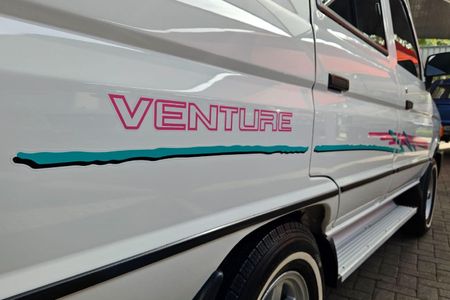 1999-Toyota-Venture-1800-64_8