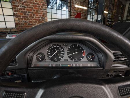1992-BMW-3-Series-318i-Cabriolet-Executive_9