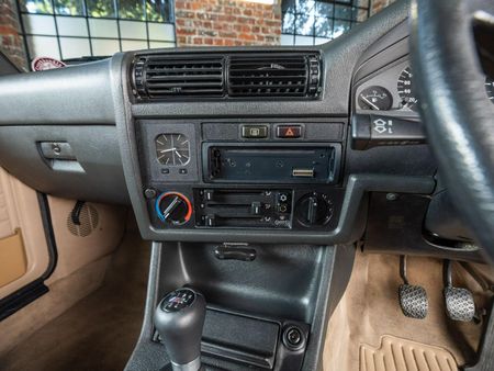 1992-BMW-3-Series-318i-Cabriolet-Executive_10
