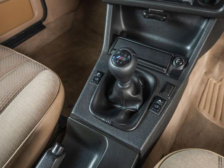 1992-BMW-3-Series-318i-Cabriolet-Executive_12