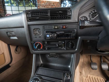 1992-BMW-3-Series-318i-Cabriolet-Executive_13