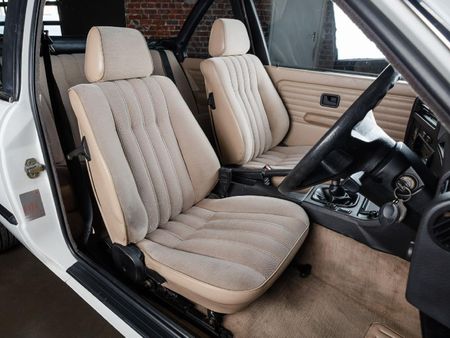 1992-BMW-3-Series-318i-Cabriolet-Executive_14